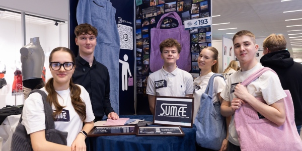 Murglased ja õpilasfirma liikmed laadal